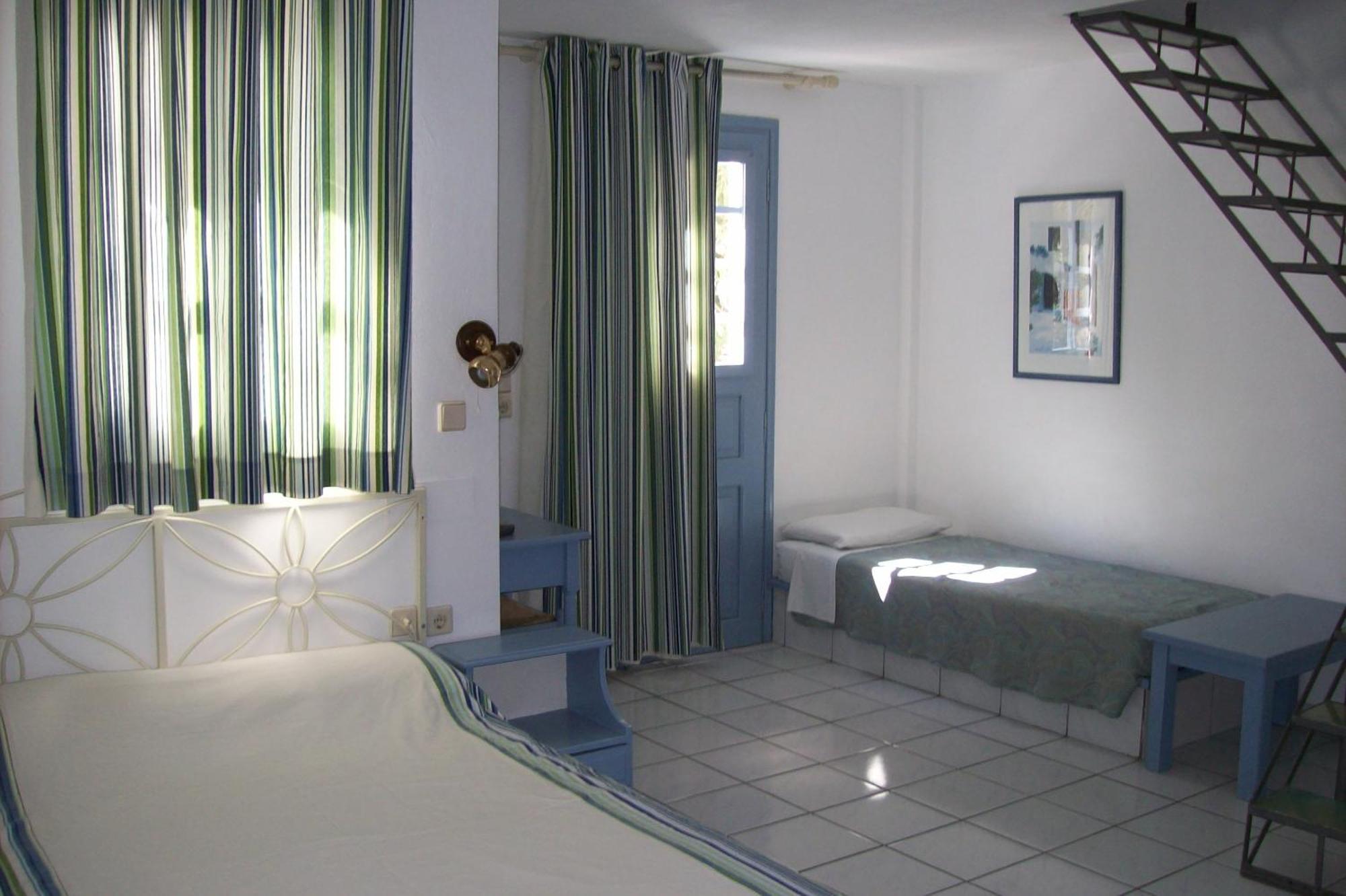 Meltemi Village Hotel Períssa Eksteriør bilde